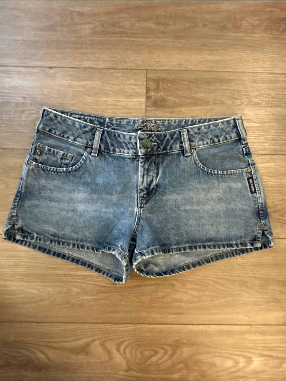 Silver Jeans Acid Wash Low Rise Denim Shorts Women’s 32 Y2K Festival